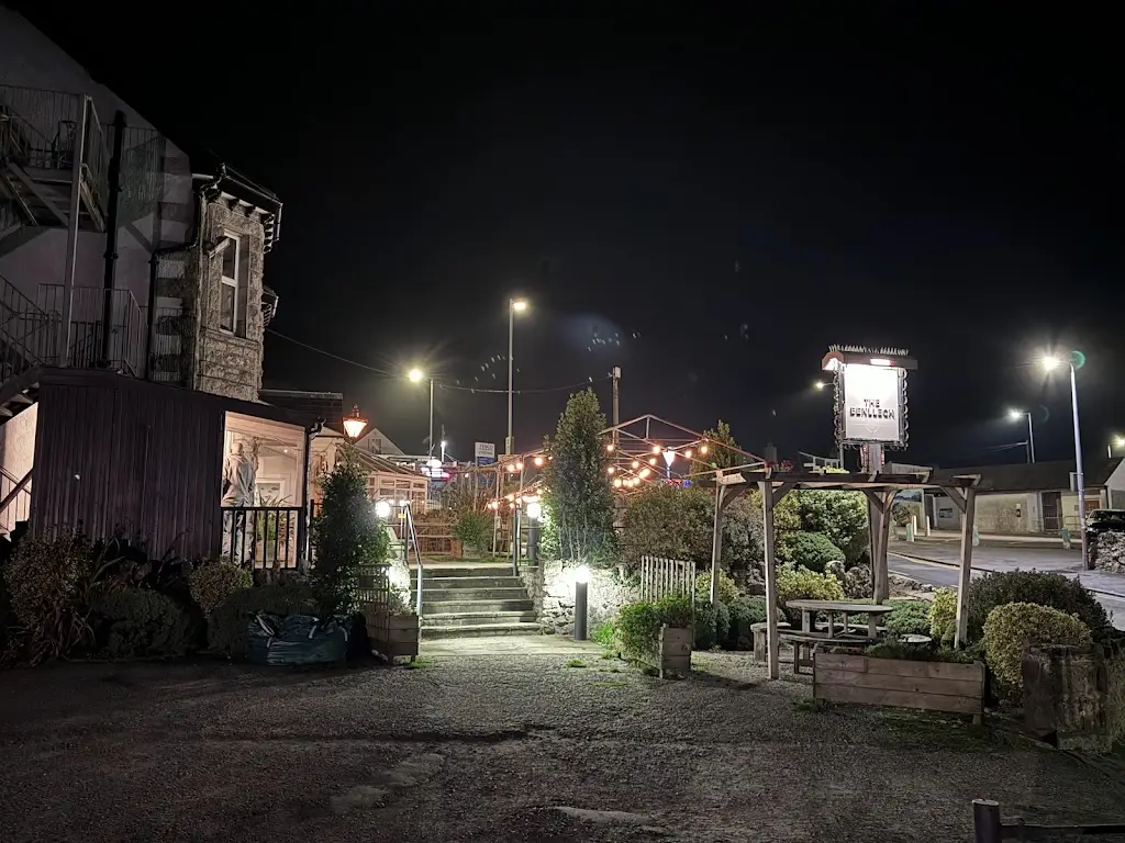 John Charles_The Benllech_Amlwch_reseña