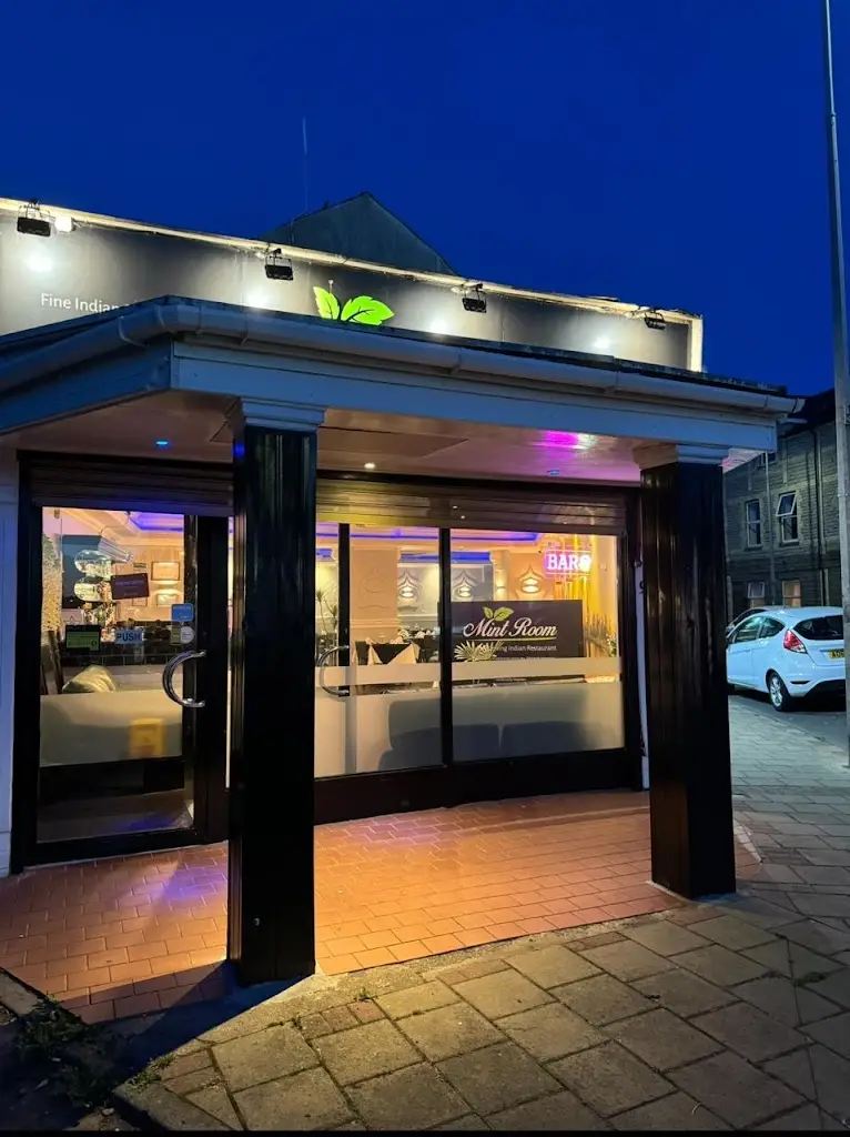 Mint Room Barry_Barry_slider_image_1