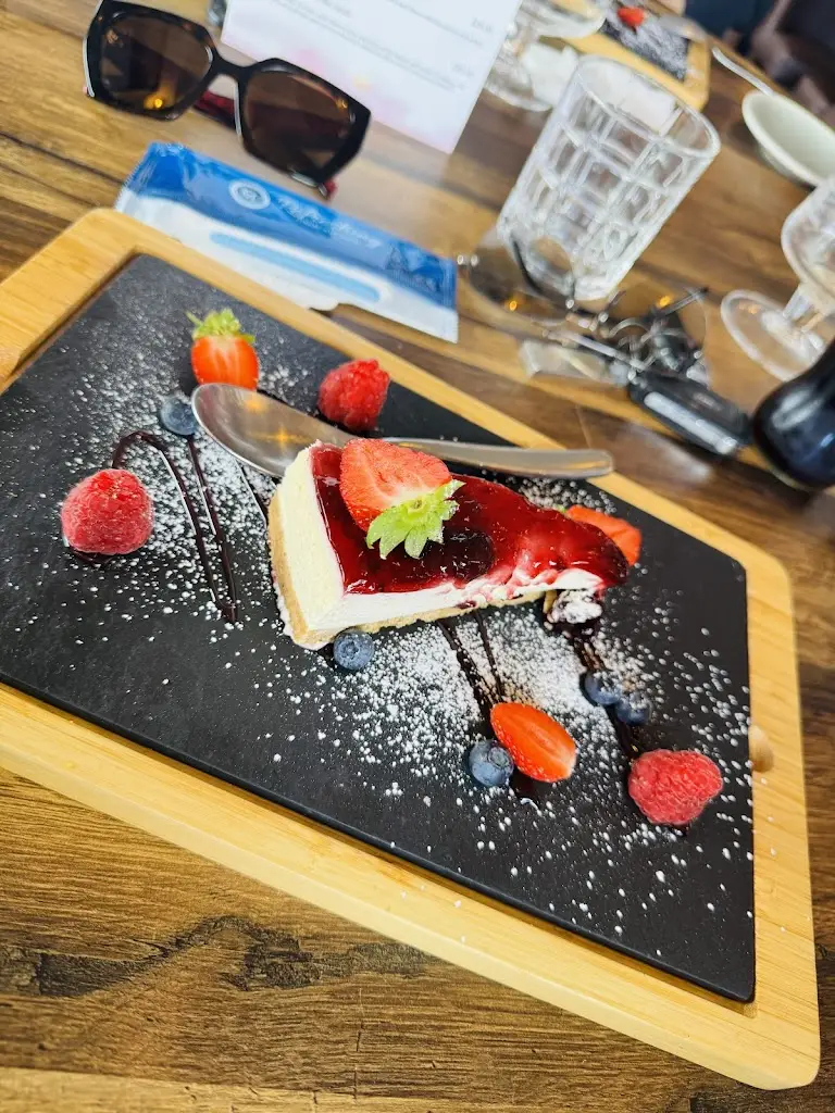 Shanen Chellumbrun_Cozy Vibes at Finnegans Inn_Barry_review