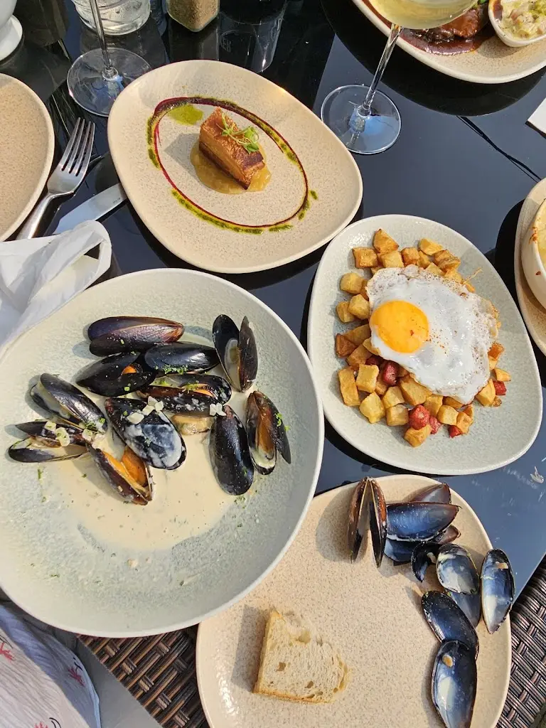 John Huke_Cozy Vibes at Finnegans Inn_Barry_review