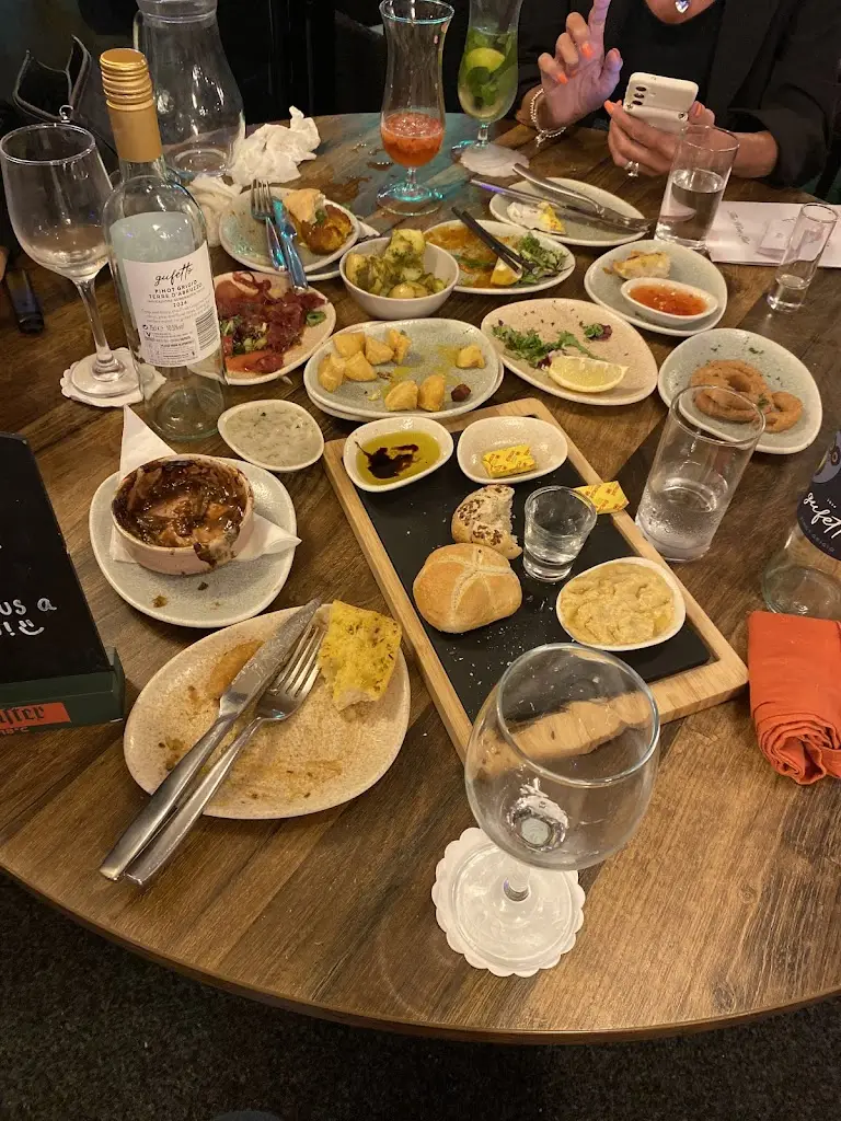 Cath_Cozy Vibes at Finnegans Inn_Barry_review