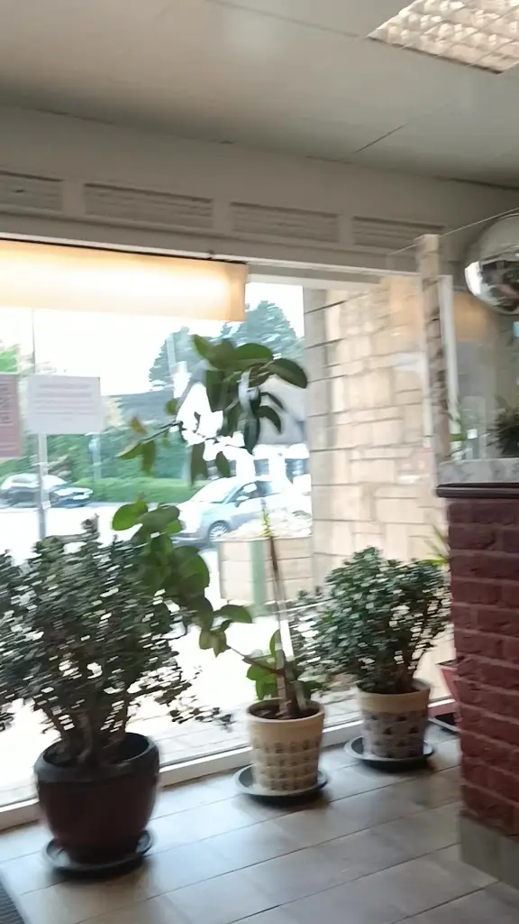 Mark Tarnavskyi_Sings Kitchen_Bishops Cleeve_recensione