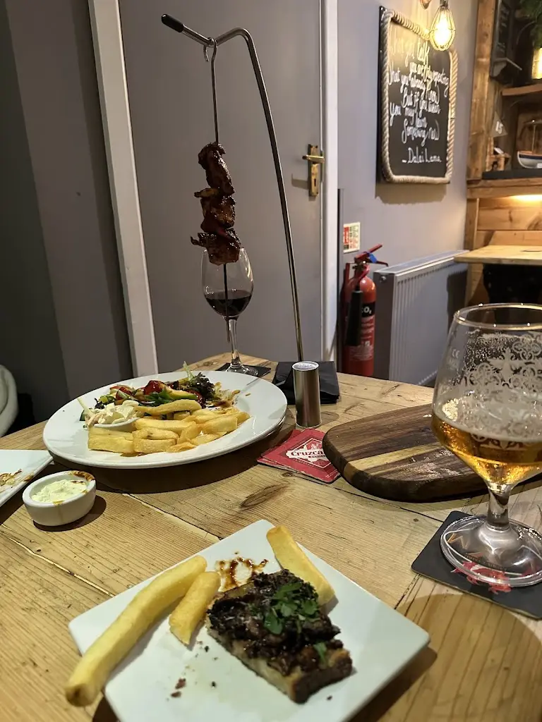 Marc Robertshaw_Beachcomber Bar & Grill_Benllech_review