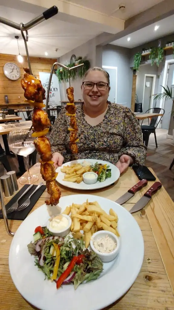 Samantha Hurn_Beachcomber Bar & Grill_Benllech_review