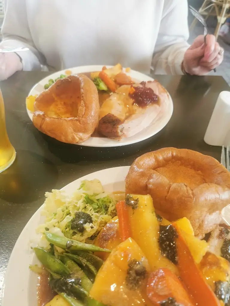 John Crilly_The Breeze Hill_Benllech_reseña