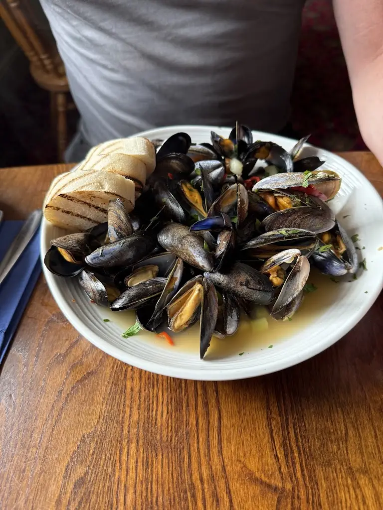 Sam Clay_The Breeze Hill_Benllech_reseña