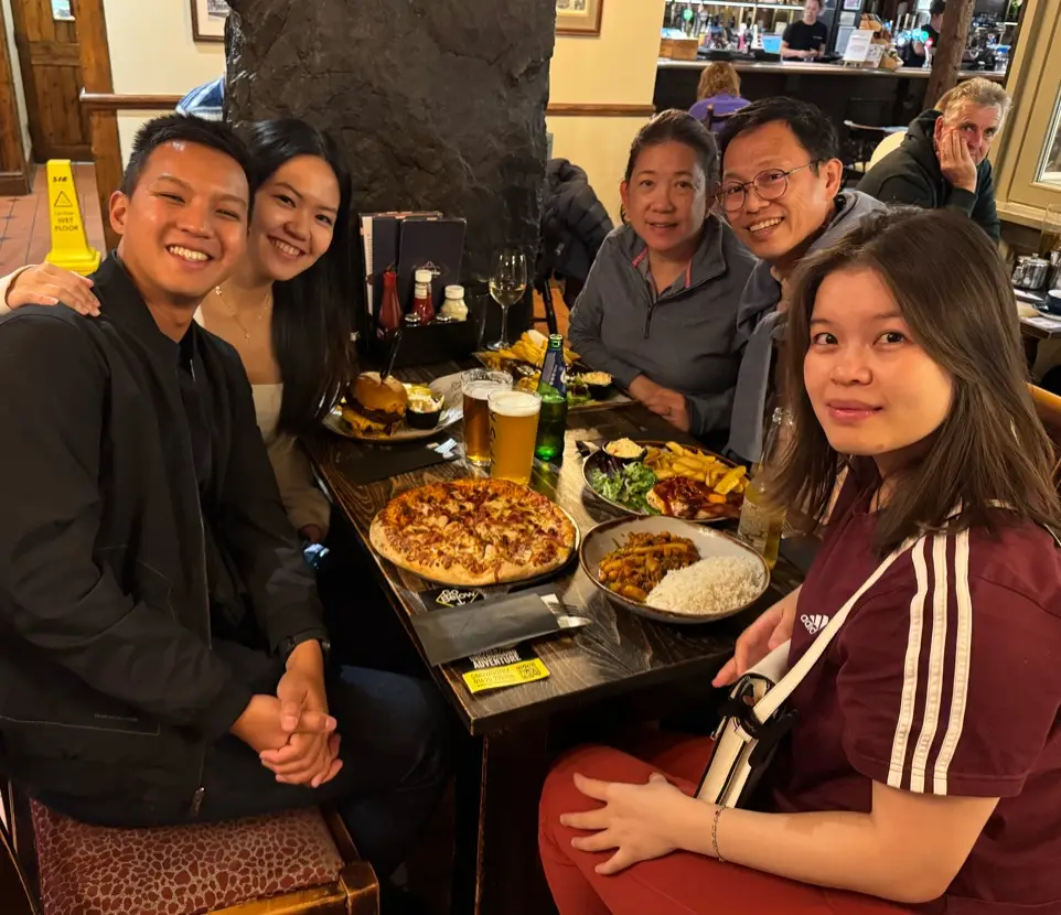 Kelvin & Eliada Lee_Y Stablau - Stables Bar_Betws_review