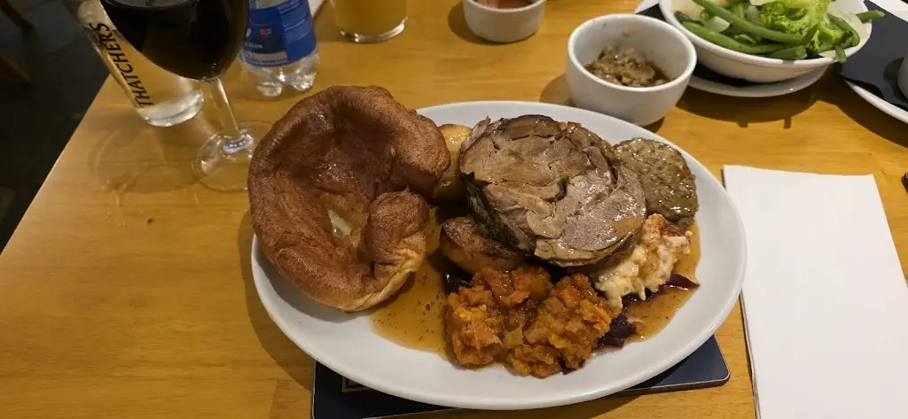 N M_The Shutters Inn_Bishops Cleeve_review