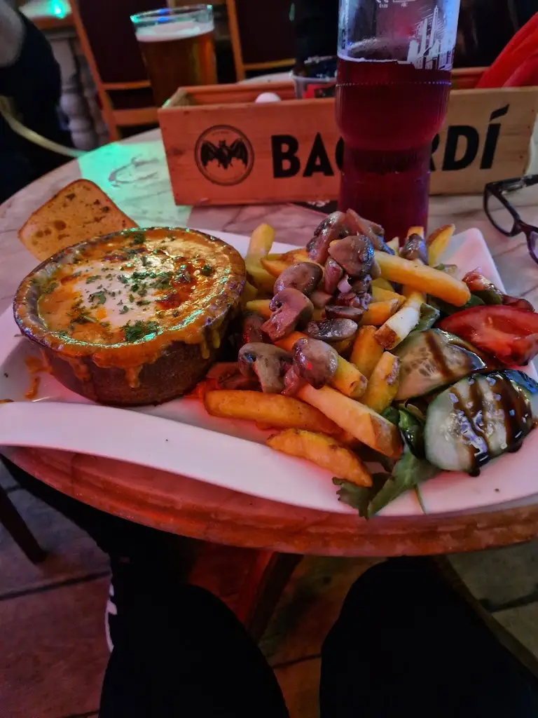 Barinis Bar, Lounge and Restaurant_Abercynon_slider_image_3