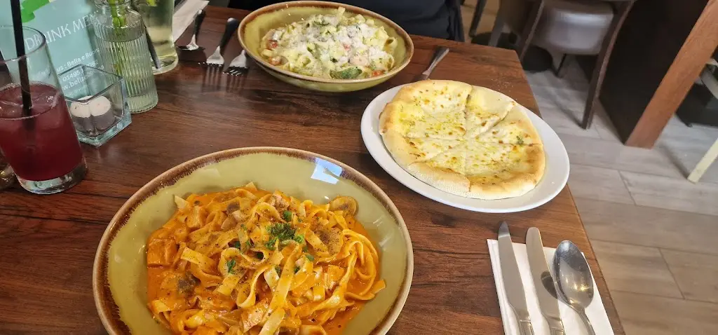 K.A. Bond_Bella e Buona Italian Restaurant_Blaenau Gwent_review