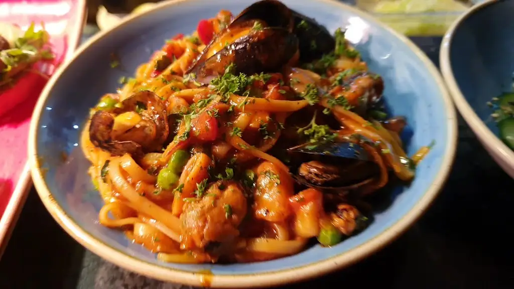 The Midland Tapas and Wine Bar_Beaumaris_slider_image_2