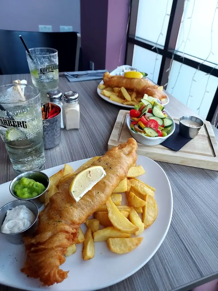 John Macdonald_Lorimers_Bishopton_review