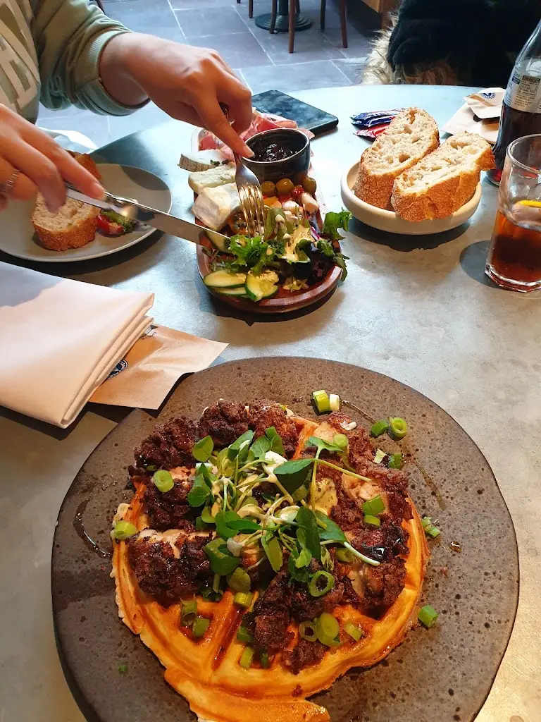 Duncan Royal_Coach at The Bull Beaumaris_Beaumaris_review