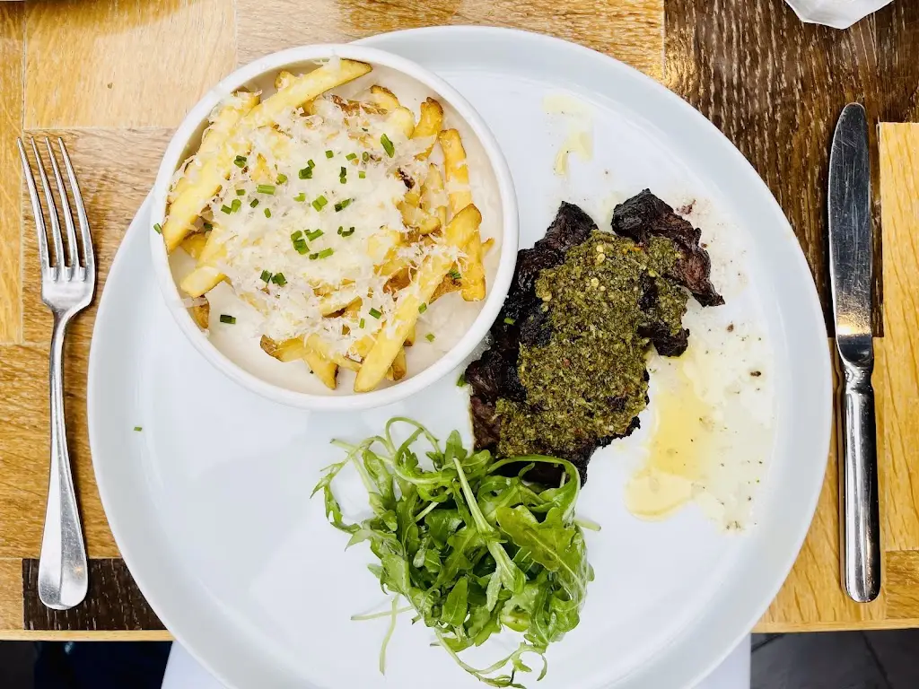 Coach at The Bull Beaumaris_Beaumaris_slider_image_3