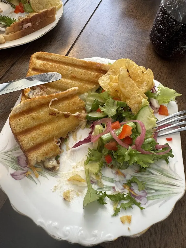 Anna-Lee Farrimond_Beau's Tea Rooms_Beaumaris_review