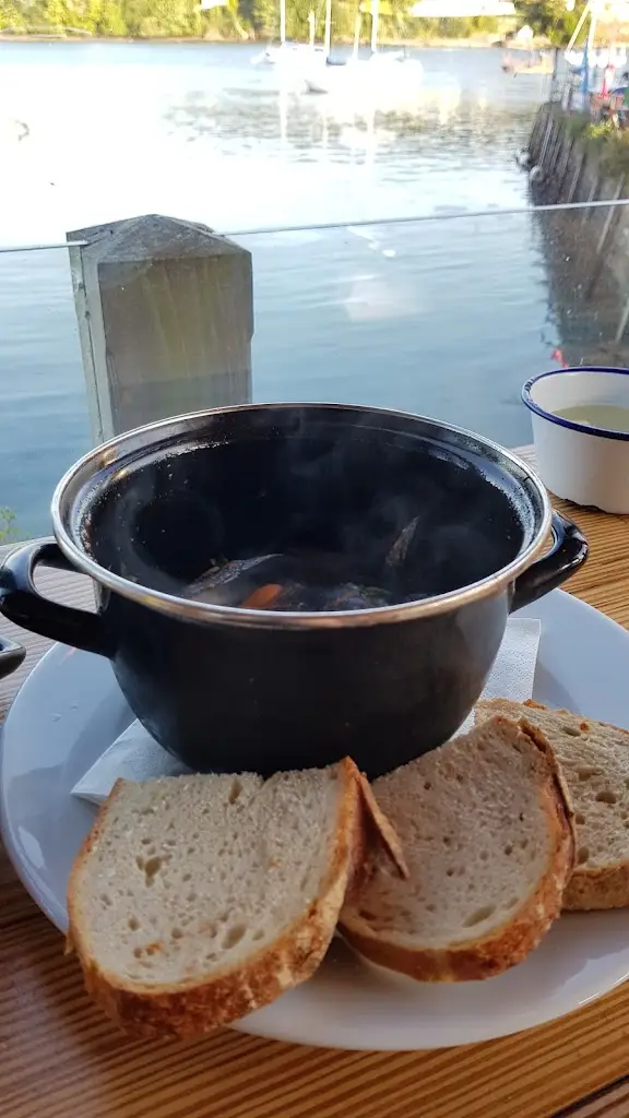 Menu_Dylan's Menai Bridge_Beaumaris_image_5