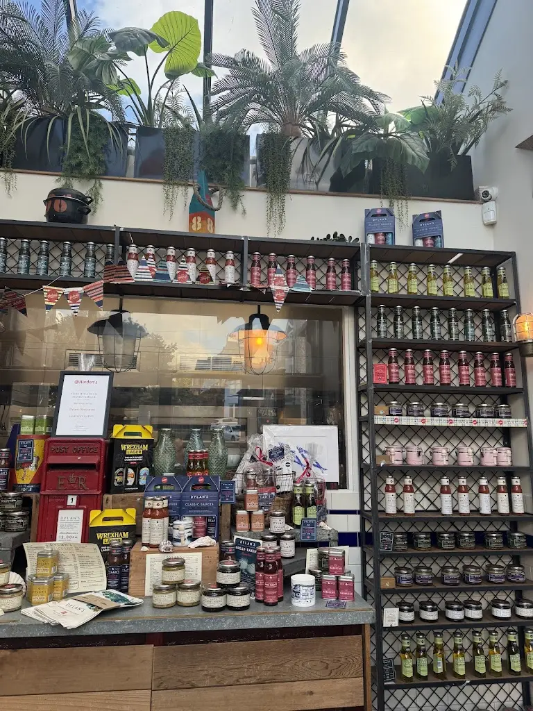 Chanel Hamilton_Dylan's Menai Bridge_Beaumaris_review