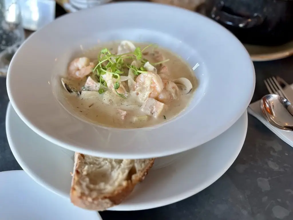 Francis Leung_Dylan's Menai Bridge_Beaumaris_review