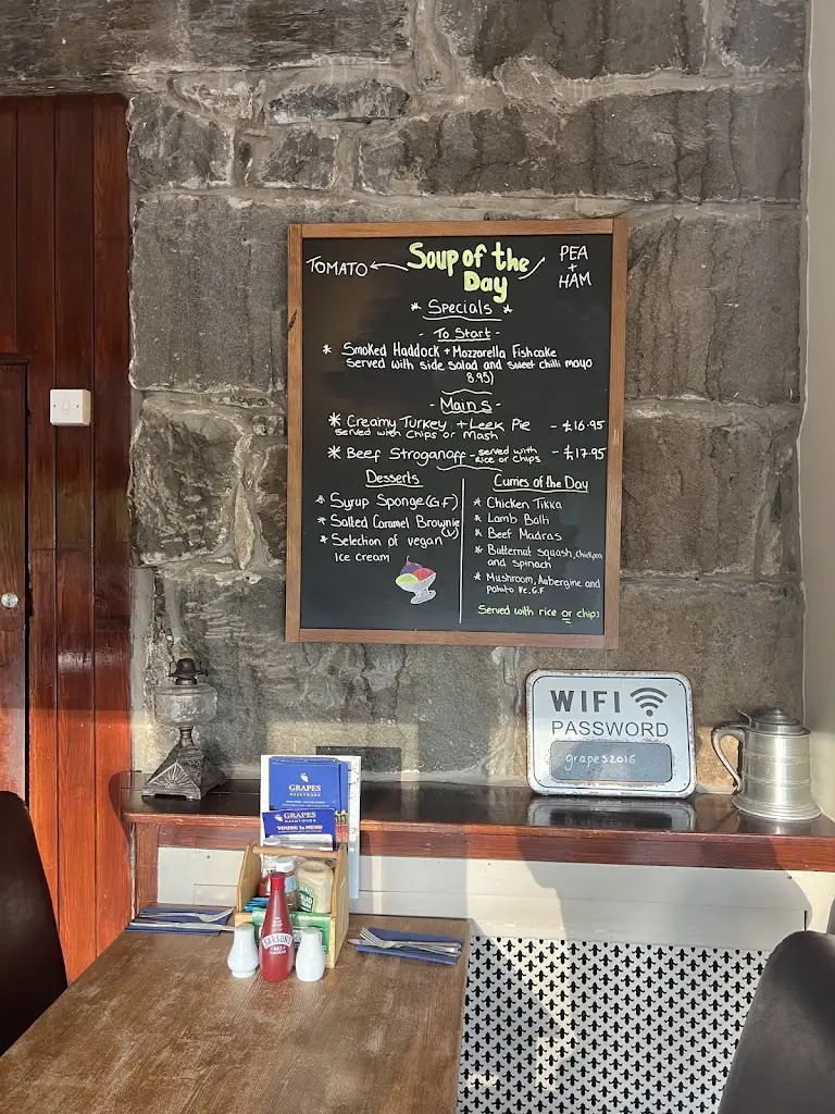 Menu_The Grapes Hotel, Bar & Restaurant_Blaenau-Ffestiniog_image_2