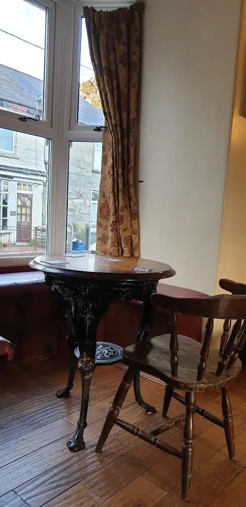 Dan Hawkes_Y Manod_Blaenau-Ffestiniog_review