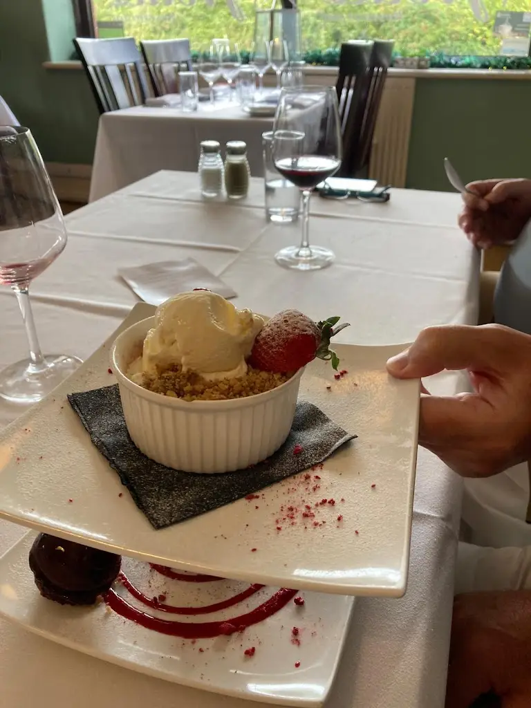 Liam Thomas_Frolics_Bridgend_recensione