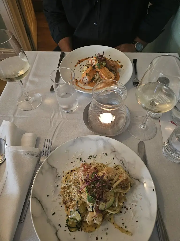 hope grabham_Frolics_Bridgend_recensione