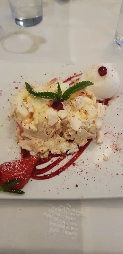 Melanie Evans_Frolics_Bridgend_recensione