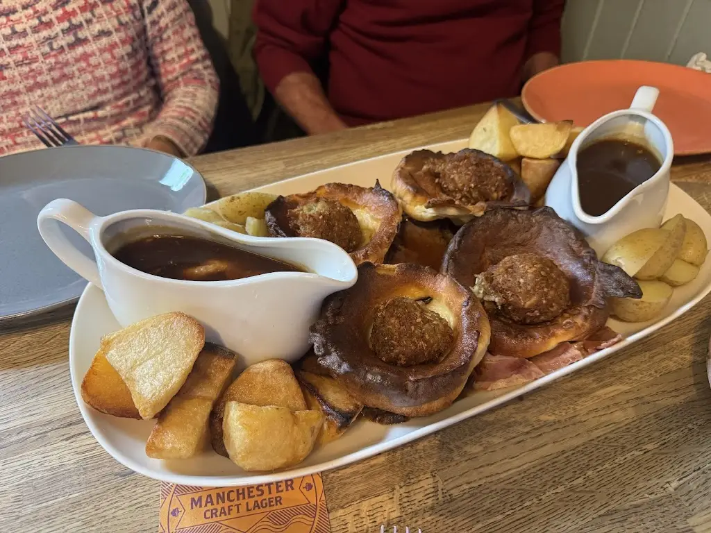 Lois : No Cruise Control_The George & Dragon_Abergele_review