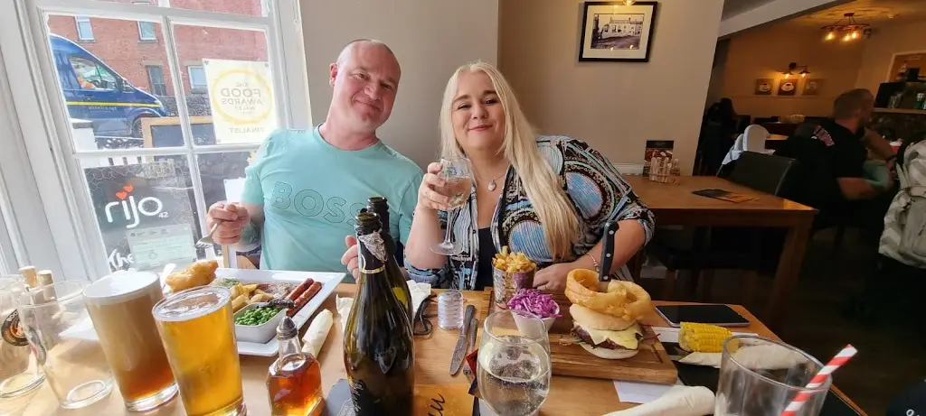 leanne black_Pen-y-Bont Inn_Abergele_review