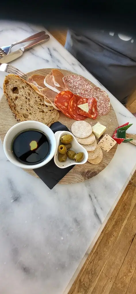 Victoria Holmes_The Kinmel Arms_Abergele_review