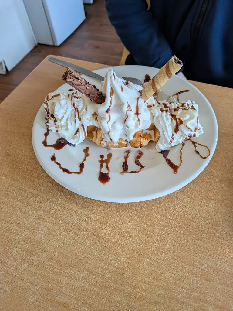 Graham Moore_The Beach Cafe_Abergele_recensione