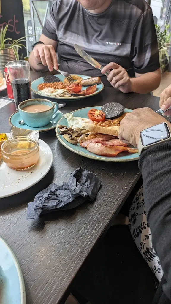 Robert Glass_Caffi Colwyn_Abergele_review