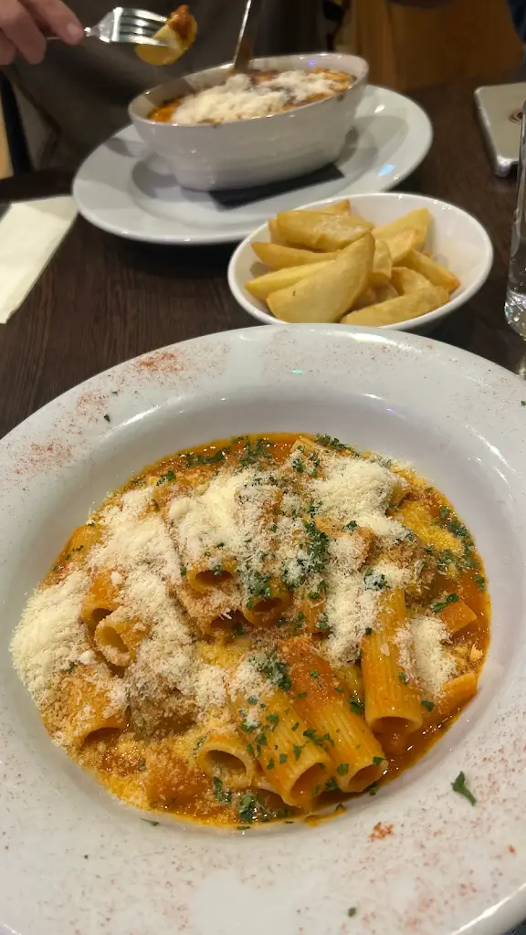Abby Hooper_Laviano's Italian Restaurant_Bitton_review