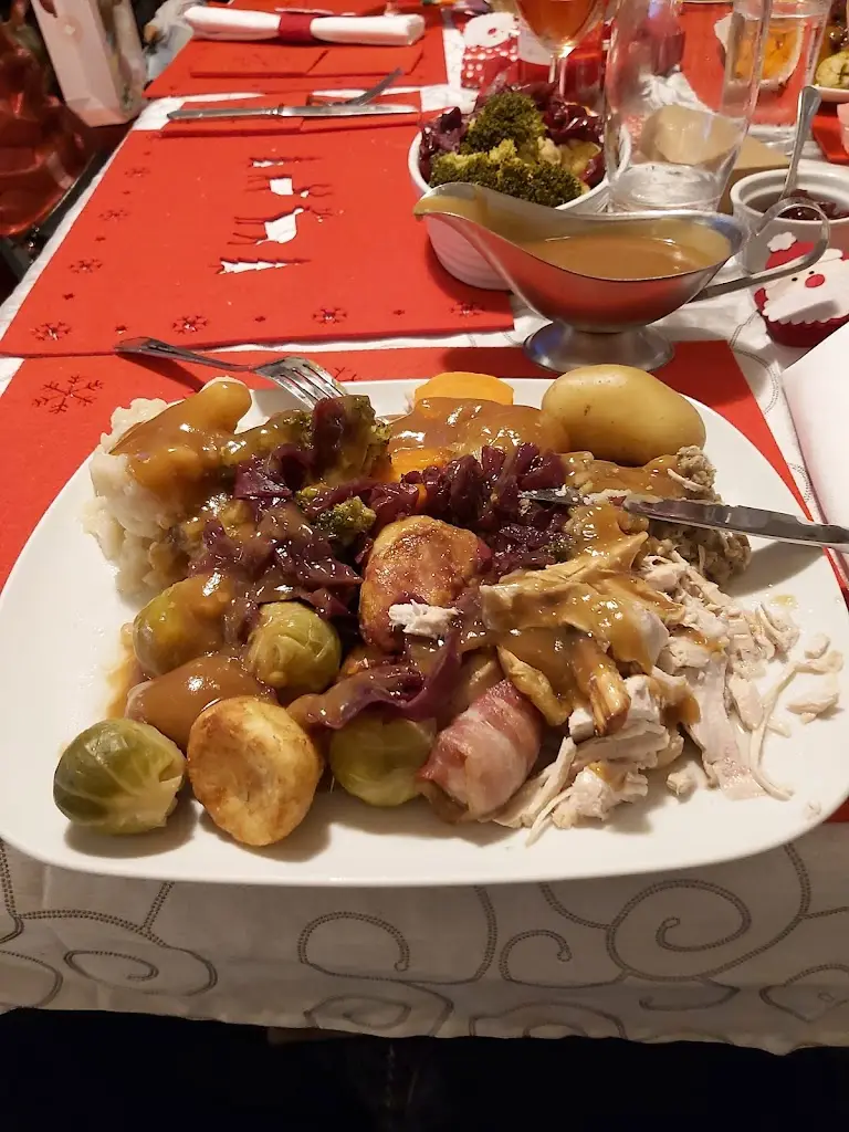 Alan Hunter_The Yacht_Abergele_review