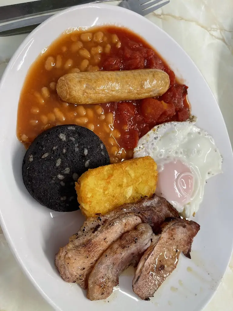 Sarah Roe_Frankie and Clares Cafe_Abergele_review