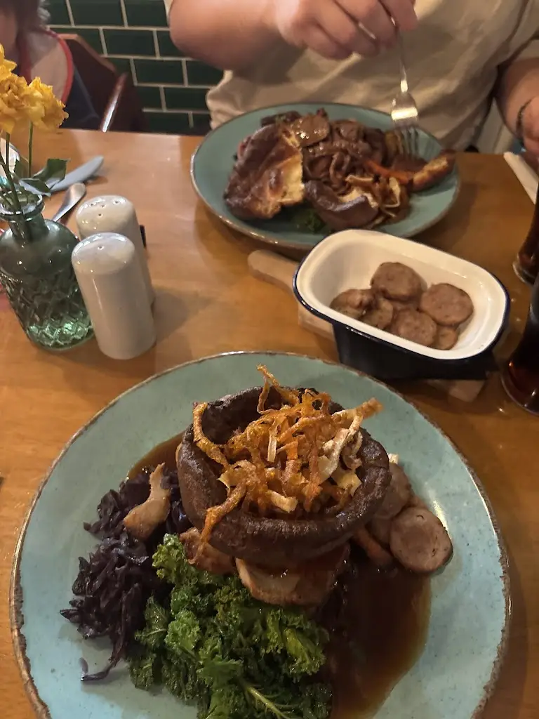 elfj03_The Hollybush Pub_Bitton_review