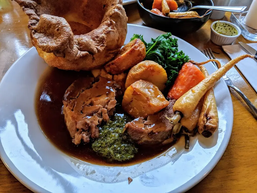 The Hollybush Pub_Bitton_slider_image_3