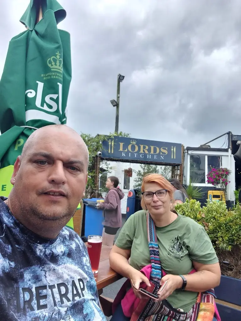 Brian Aston_Knightly's Bar_Abergele_review