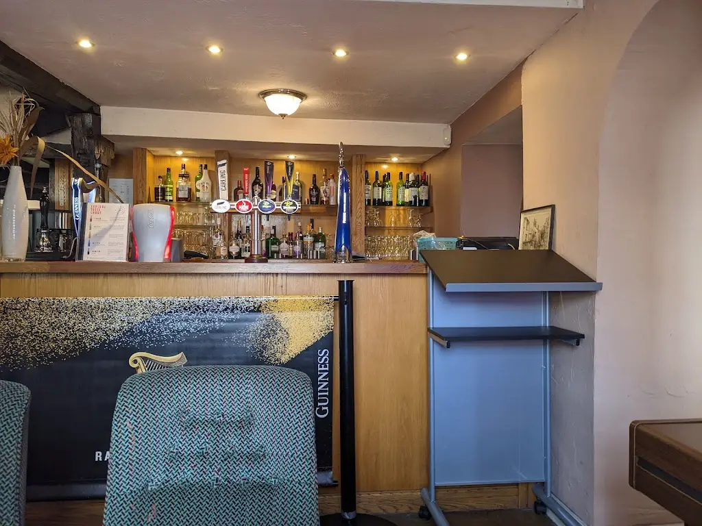 The Wheatsheaf Inn, Restaurant and B&B restaurante en Abergele