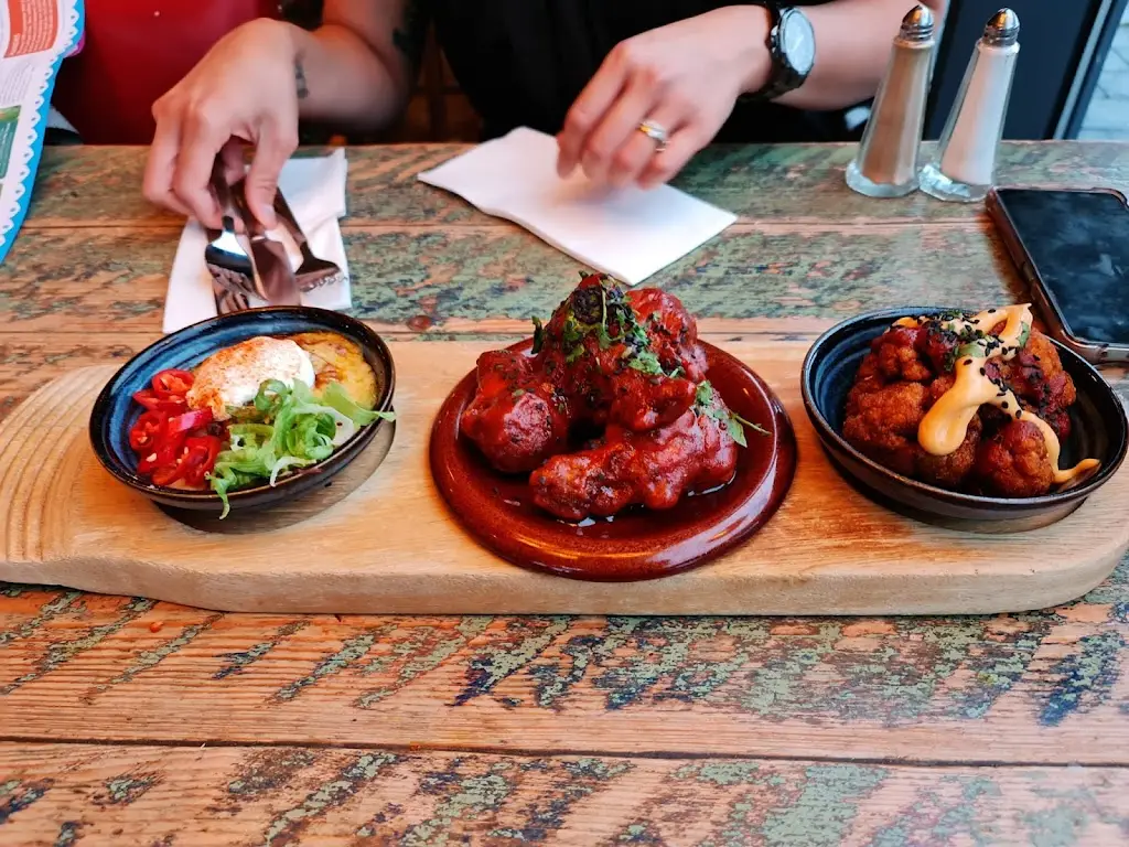 Eve Chan-Baker_Bonzo Lounge_Bitton_review