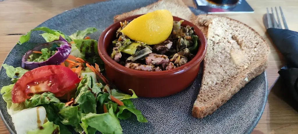 Tibor Sultis_The Smiths Arms_Ammanford_review