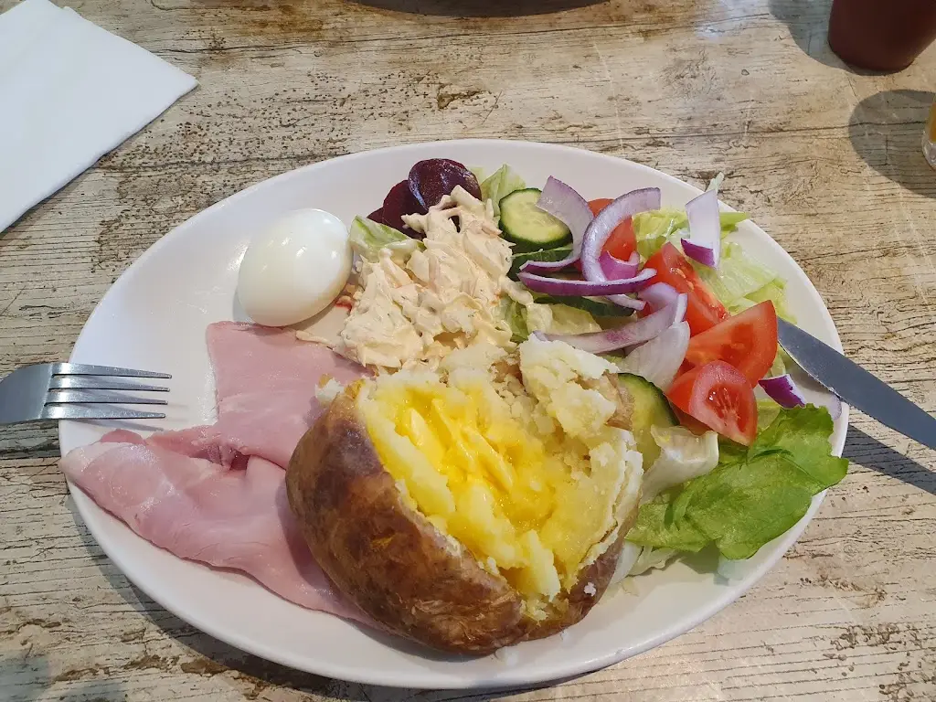 Chet Hat_Lodge Cafe_Briton Ferry_review
