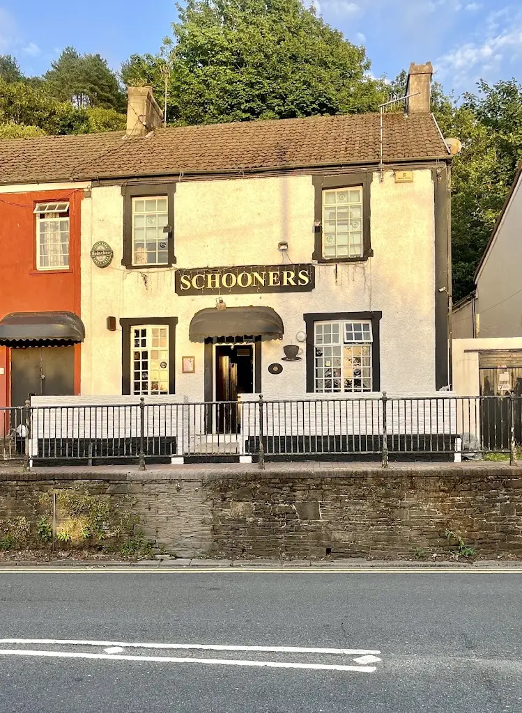 Schooners Bar_Briton Ferry_slider_image_3