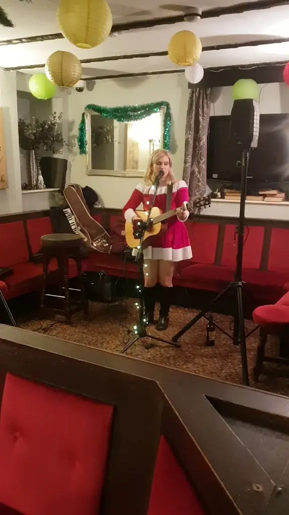 The Crown Inn_Briton Ferry_slider_image_2