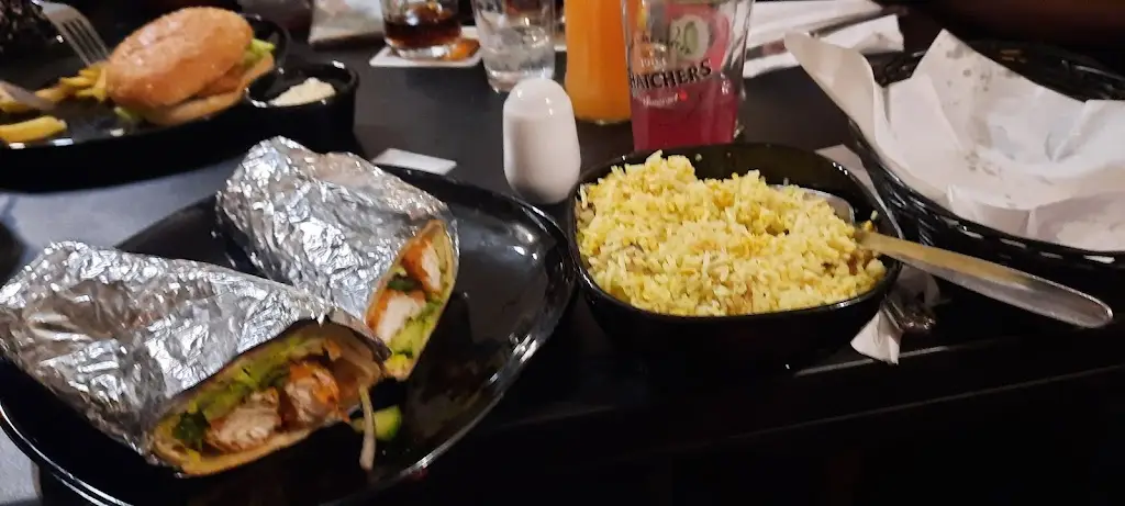 brady vernon_The Grapes Bar and Grill_Bilston_review