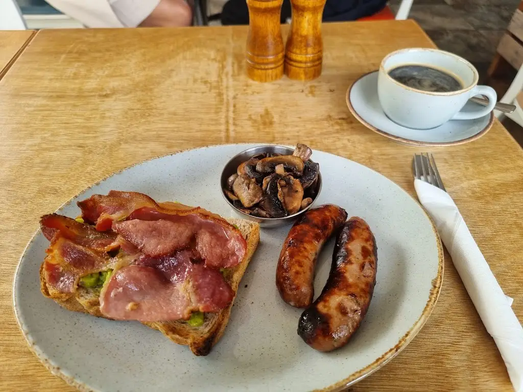 Steve W_Honey's Bakery & Cafe_Caergwrle_review