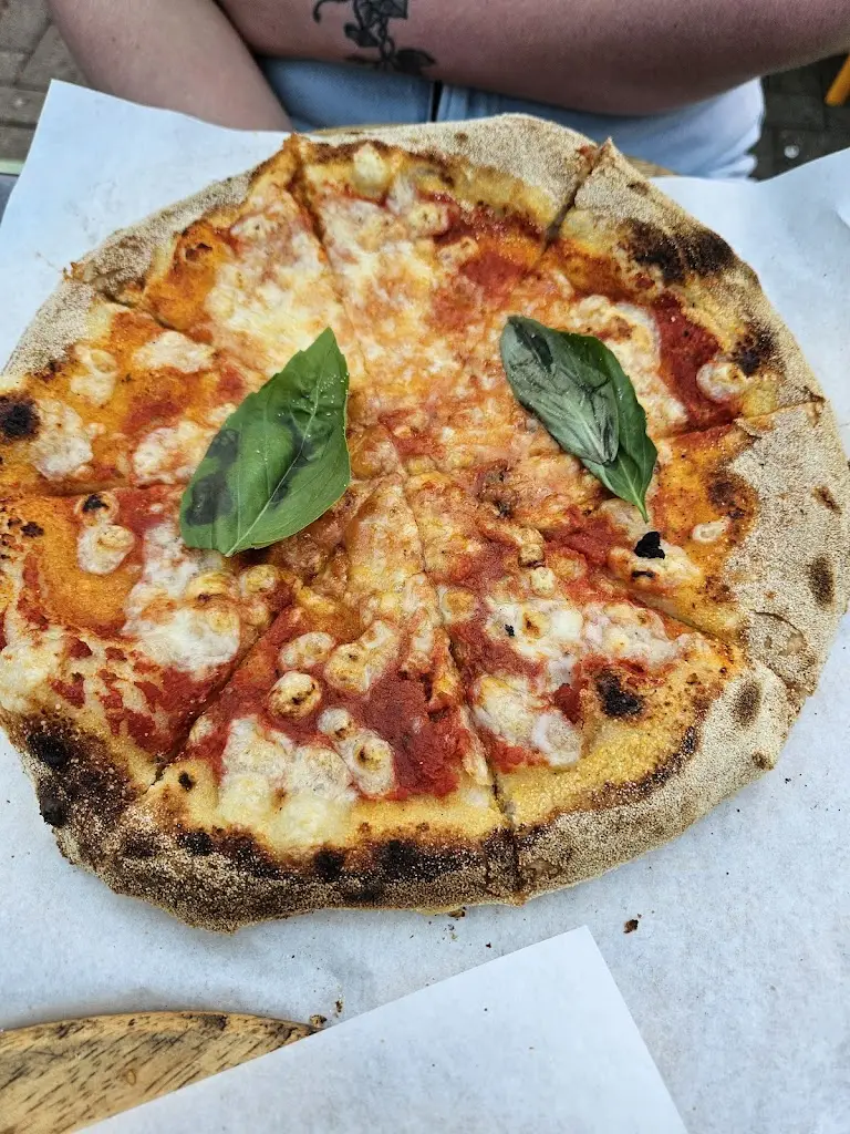 Louis Botha_Hangin' Pizzeria_Betws-y-Coed_review