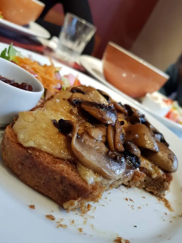 Nixon T_Caban-Y-Pair_Betws-y-Coed_review