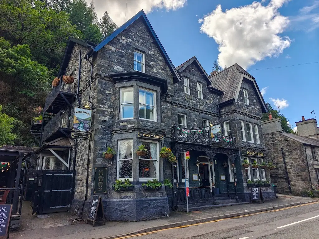 Hen Siop Pont-Y-Pair_Betws-y-Coed_slider_image_3