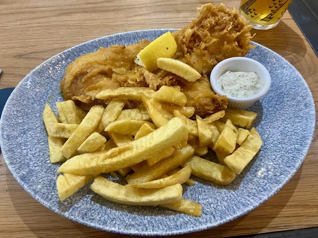 Christopher Lewis_Tir A Môr_Betws-y-Coed_review